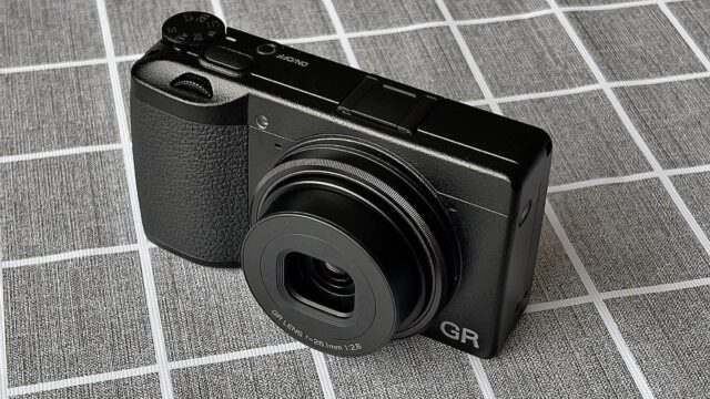 Ricoh GR IIIx : avis voyageur 2026 (le compact APS-C le plus discret ?)