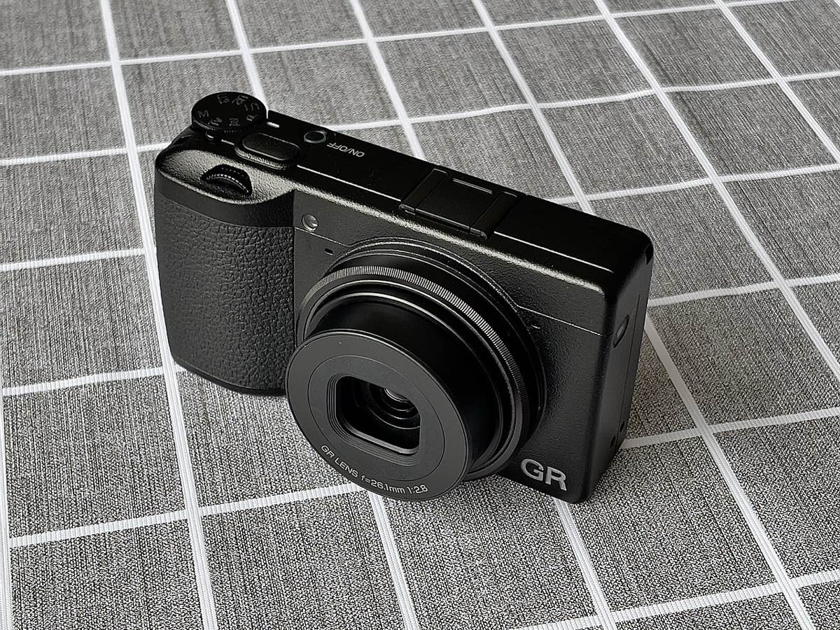 Ricoh GR IIIx : avis voyageur 2026 (le compact APS-C le plus discret ?)