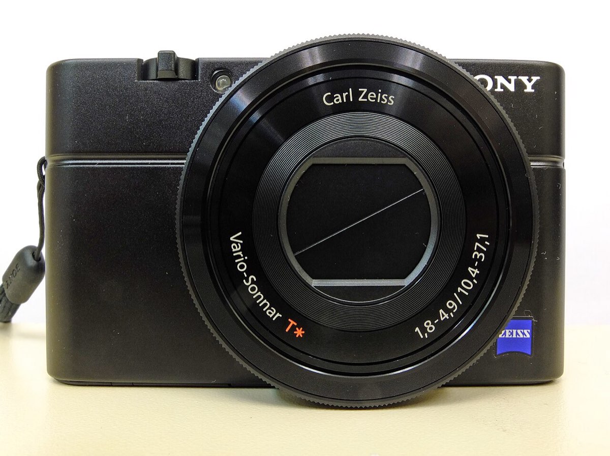 Sony RX100 VII vs Fujifilm X100VI : lequel pour voyager en 2026 ?